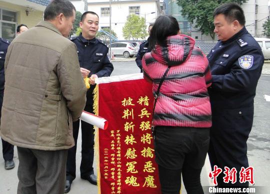 广西罗城18年前命案告破 嫌犯改名换姓结婚生