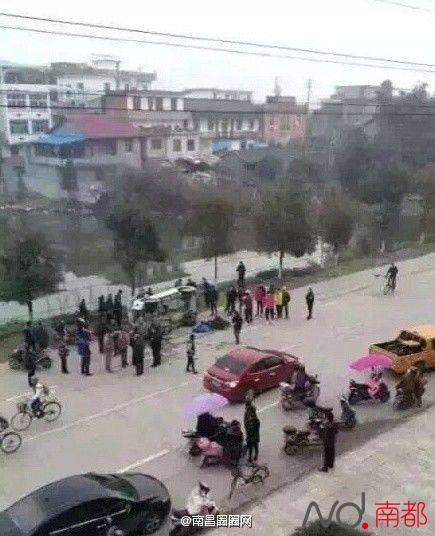 江西奉新驾车撞人嫌犯曾入狱 工友称其并不吸