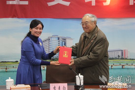 李圭白院士受聘为武汉工商学院环境与生物工程