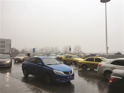 南京站下客平台一堵就是几百米 玄武湖综合管