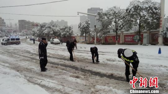 贵州83县市迎降雪 积雪最深24厘米