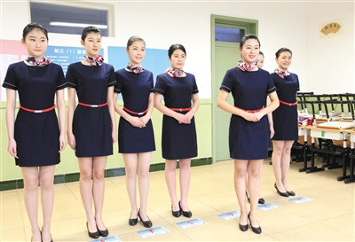 崇文门中学办航空特色面试_新浪新闻