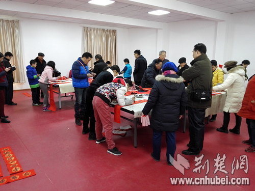 国家一级书法师赵正有携弟子义献春联