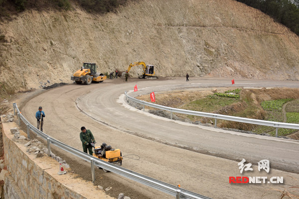 湖南省道s334线全线贯通双峰籍人员返乡更顺畅