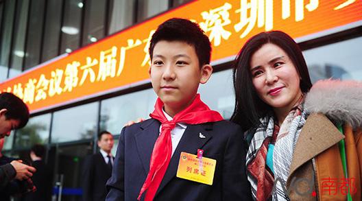 深圳两会模式开启 最年轻列席委员是位14岁小
