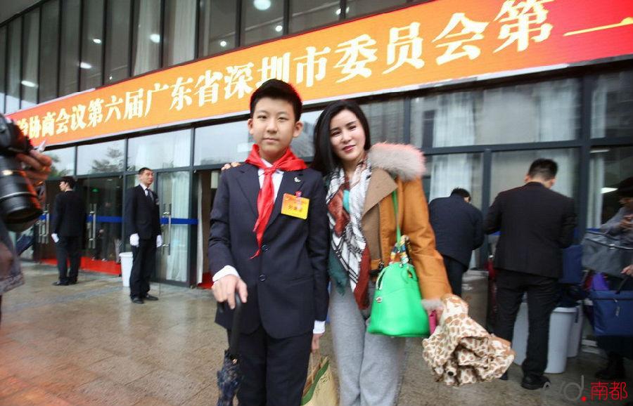 深圳两会模式开启 最年轻列席委员是位14岁小