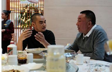 悠闲自得也成大咖,冯唐带你看年度第一部励情趣用品雷霆哪里有图片