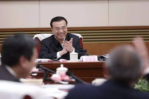 李克强主持召开专家学者和企业界人士座谈会。图片来自网络