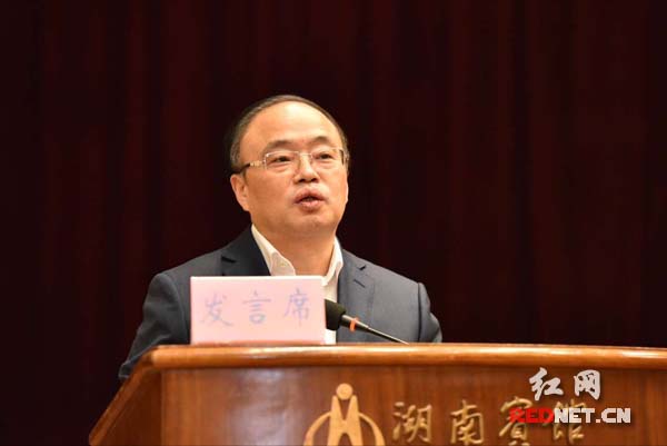 彭国甫:以啃硬骨头的精神 坚决打赢脱贫攻坚战