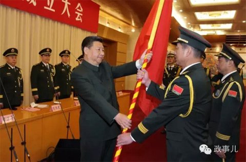 习近平将军旗授予西部战区