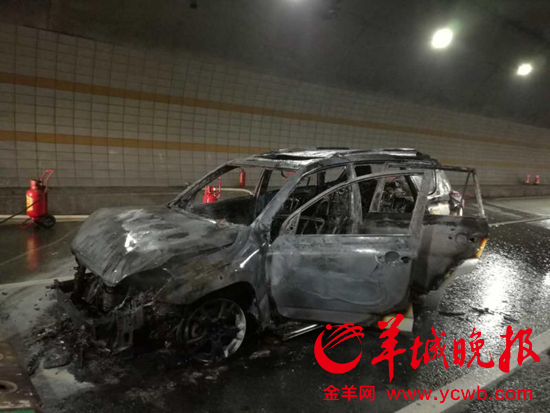 乐广高速隧道一小车着火致大塞车 现场交通中