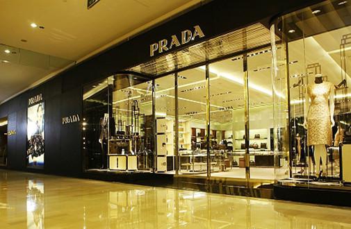 大陆游客赴海外抢购便宜货,香港奢侈品遭冷遇