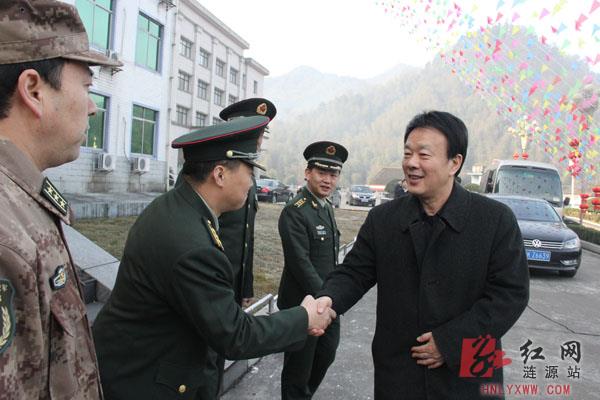 娄底市委书记龚武生来涟源走访慰问