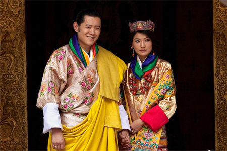 资料图片：不丹国王旺楚克和王后佩玛。