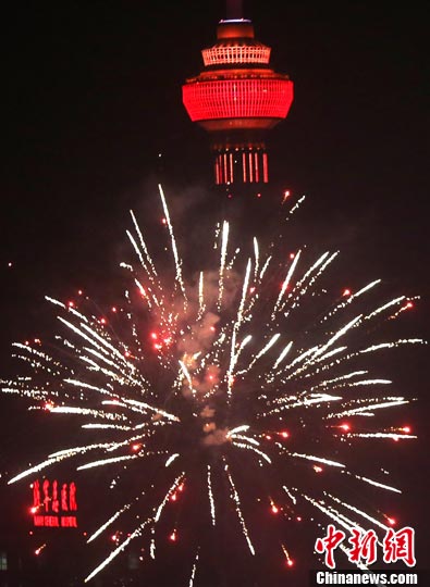 爆竹声中辞旧岁 北京除夕夜局地空气质量达严