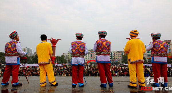 龙山土家三棒鼓闹出新春龙凤呈祥曲