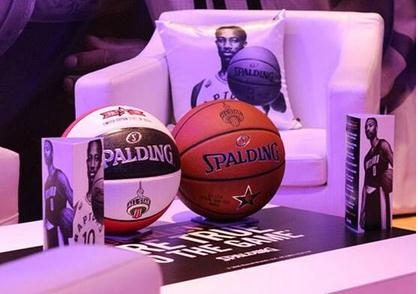 斯伯丁NBA全明星赛系列篮球亮相多伦多