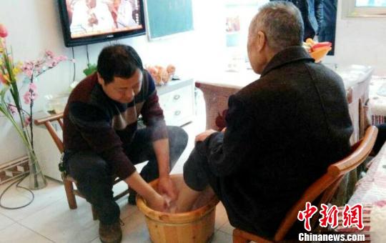 湖北长阳为干部布置“寒假作业” 张士军 摄