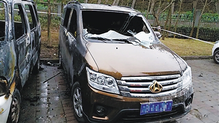 僵尸车起火 殃及爱车 找谁赔?