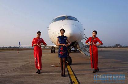 华夏航空举行春节特色机上活动