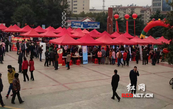 娄底经开区举办春风行动招聘会(图)