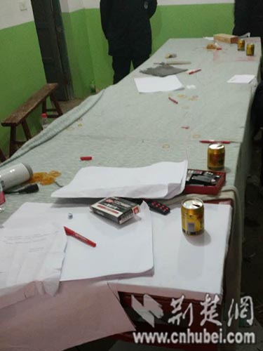 黄陂警方成功捣毁大型赌博窝点 现场赌资达100万