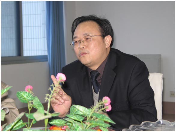 黄高荣:坚持向中央看齐 推动全面从严治党向基