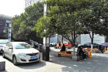 西安东西大街乱停车严重