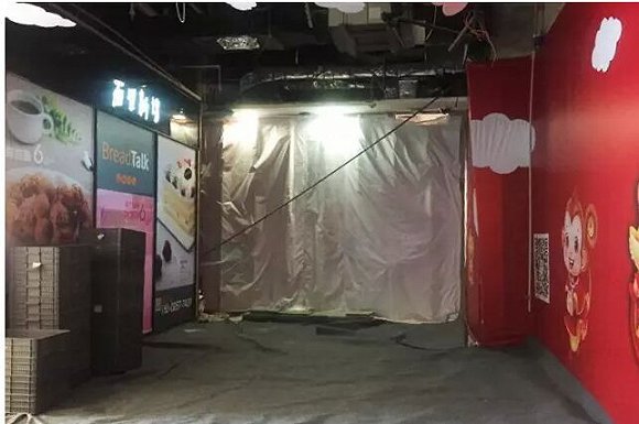 百佳新城市店入口已关闭。摄影：徐雅玲