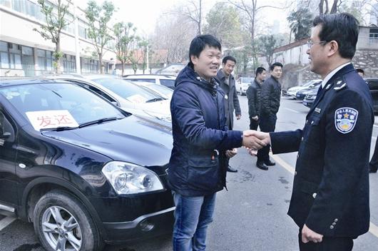 图文:实名骗车好大胆 八辆赃车被追回