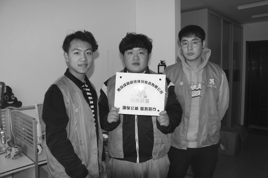 仨小伙创业,专门回收旧衣服