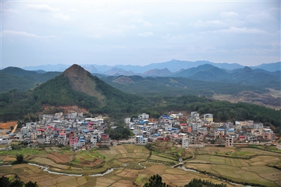 2016年2月24日，广西马山县，张家乐所在的村子全貌。