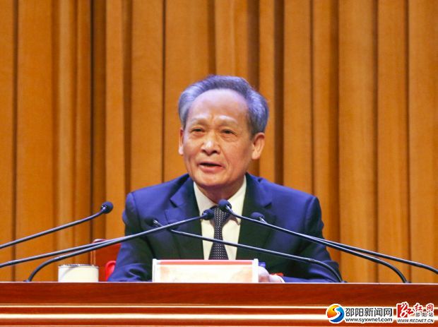 邵阳市委经济工作会议上,市委书记郭光文讲话.
