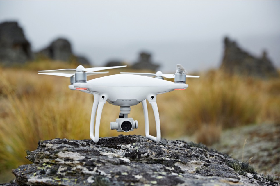 大疆精灵4发布 无人机智能飞行时代到来