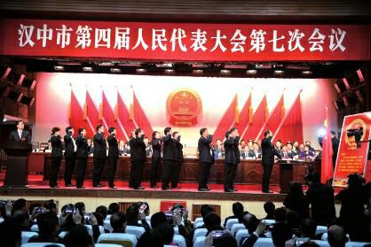 向宪法宣誓_新浪新闻