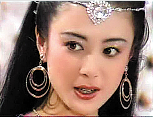 “最美妲己”傅艺伟吸食冰毒被刑事拘留