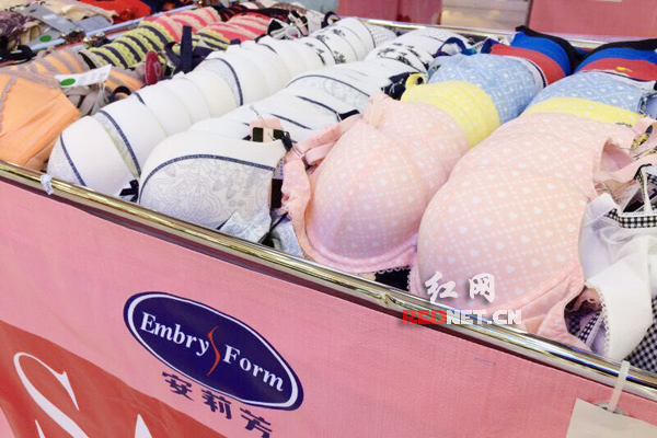 长沙卖内衣_长沙母女齐卖性感(3)