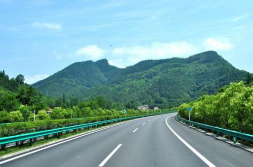 日本高速公路服务区和停车区扩充面向外国人服