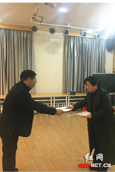 株洲景炎学校全体教师签署师德师风承诺责任书