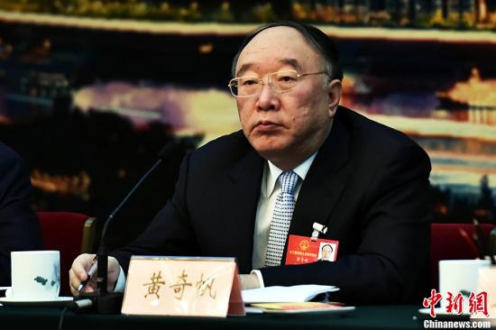 3月6日,参加十二届全国人大四次会议的重庆代表团举行全体会议,审议政府工作报告。重庆市长黄奇帆参加会议。中新社记者 安源 摄
