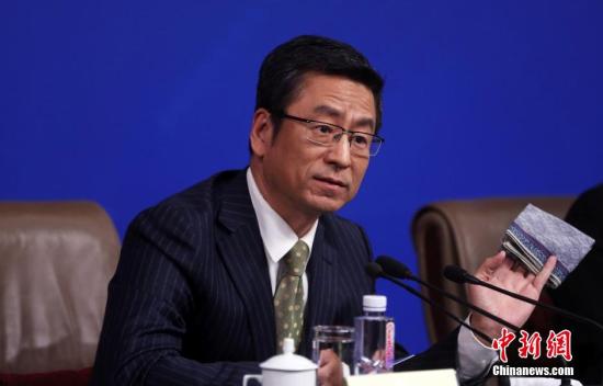 白岩松:环境污染事件灯下黑是另一种雾霾