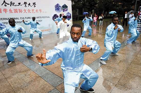 我国成全球第三大留学目的地 超九成留学生自