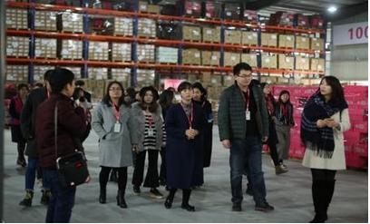 贝贝网消费者开放日见证周年庆火爆出仓