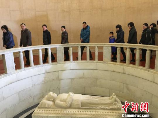 孙中山逝世91周年 江苏各界人士拜谒南京中山