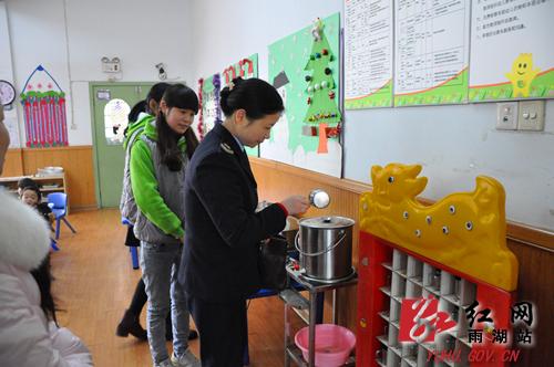 湘潭市雨湖区对学校、幼儿园进行卫生检查