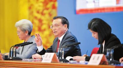 可根据当地情况阶段性、适当下调五险一金缴