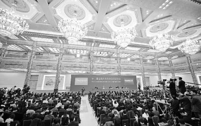 可根据当地情况阶段性、适当下调五险一金缴