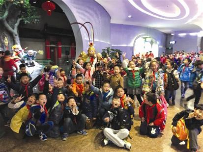 图文:万达电影乐园引爆学生春游潮