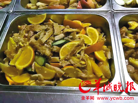珠海高校食堂也有了黑暗料理 不少学生尝鲜赞