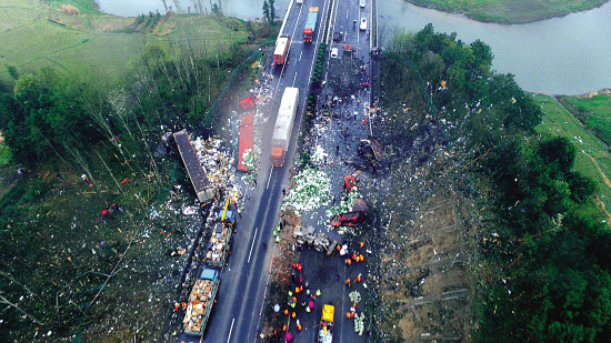 京港澳高速爆炸事故已致5死21伤